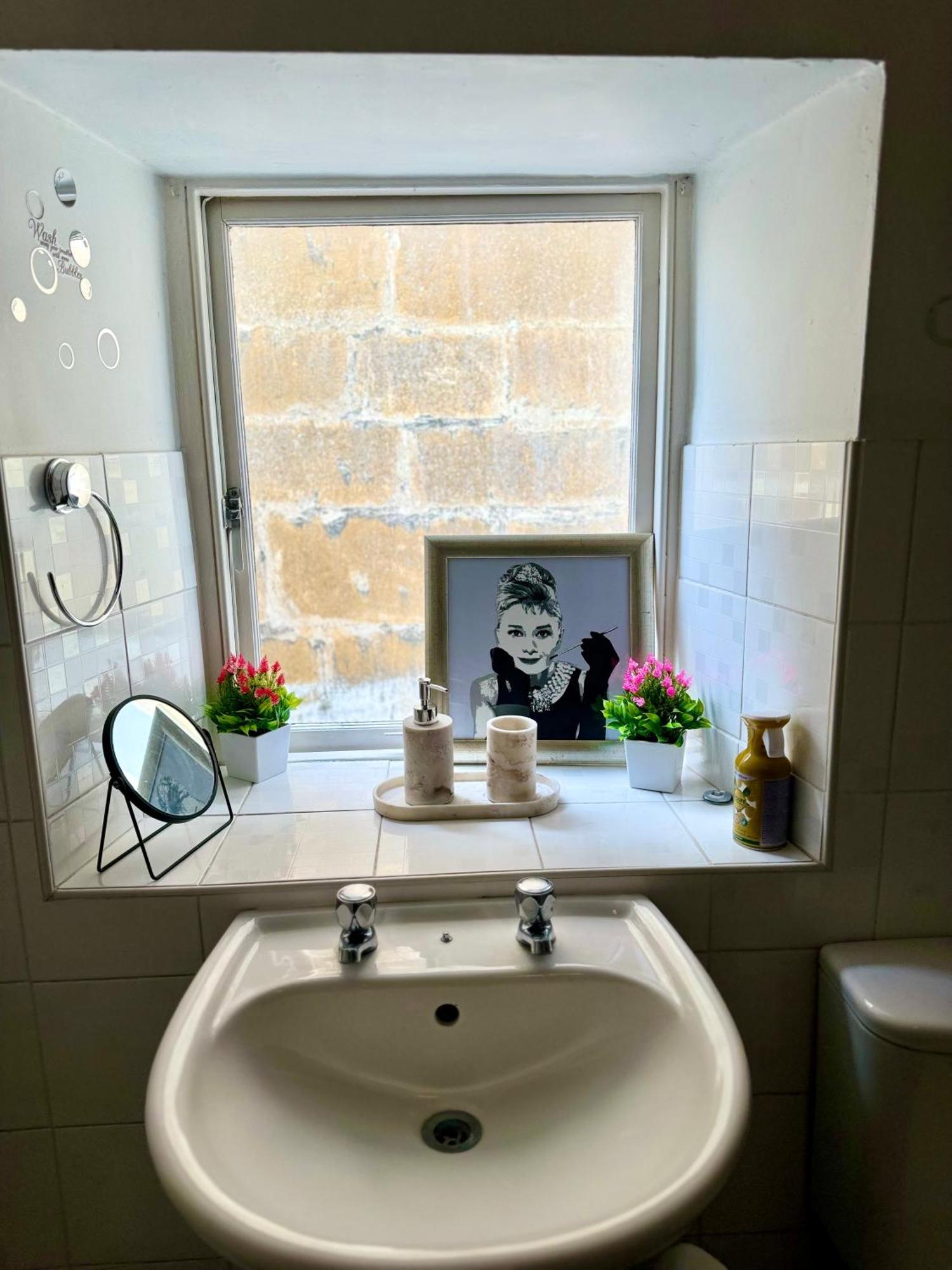 Beautiful Townhouse Next To Royal Victoria Park And Botanical Gardens Within Easy Walking Distance To Bath City Centre Exterior photo